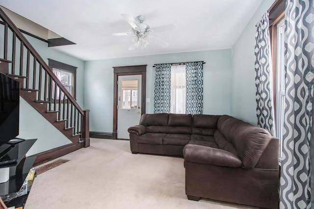 carpeted living room featuring ceiling fan