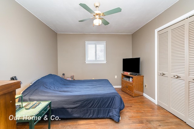 bedroom with hardwood / wood-style floors, ceiling fan, and a closet