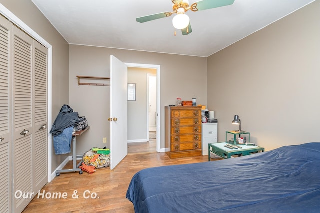 bedroom with hardwood / wood-style flooring, ceiling fan, and a closet