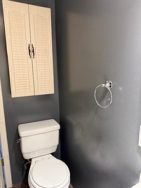 bathroom featuring toilet