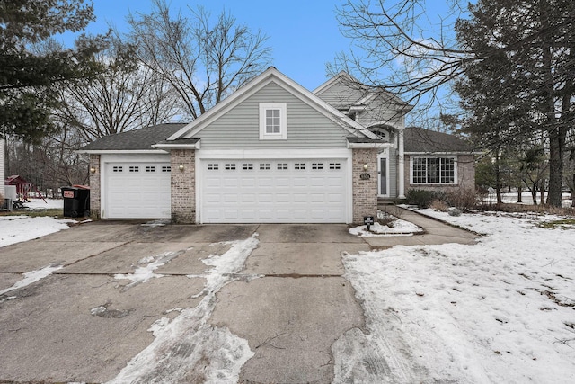 view of front property featuring a garage