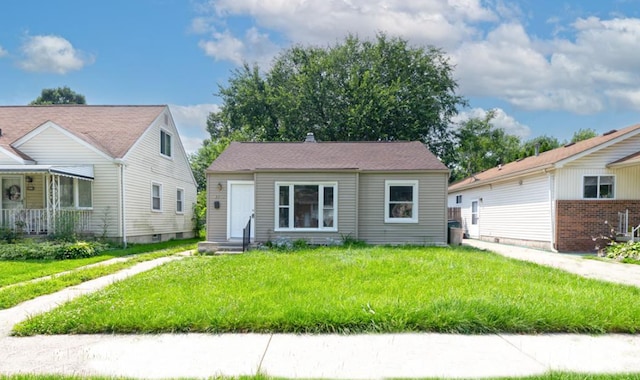 bungalow-style house featuring a front lawn