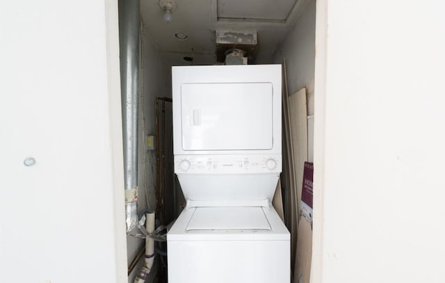 clothes washing area featuring stacked washer / dryer