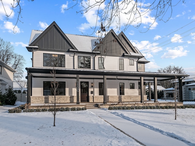 view of front of property featuring a porch