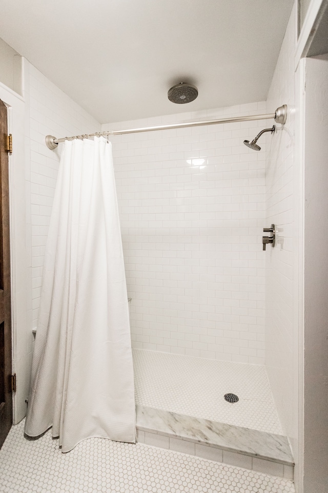 bathroom featuring a shower with curtain