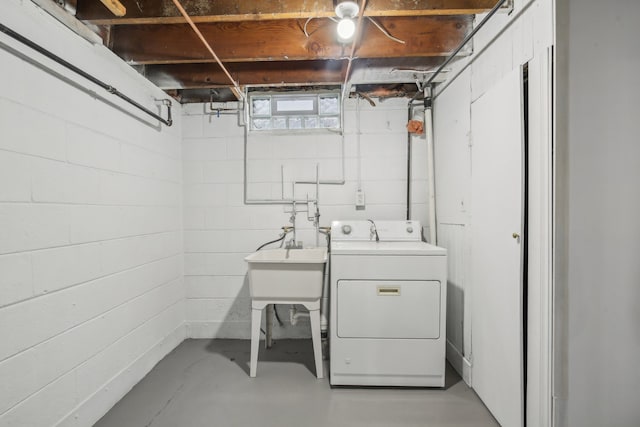 laundry area featuring washer / dryer