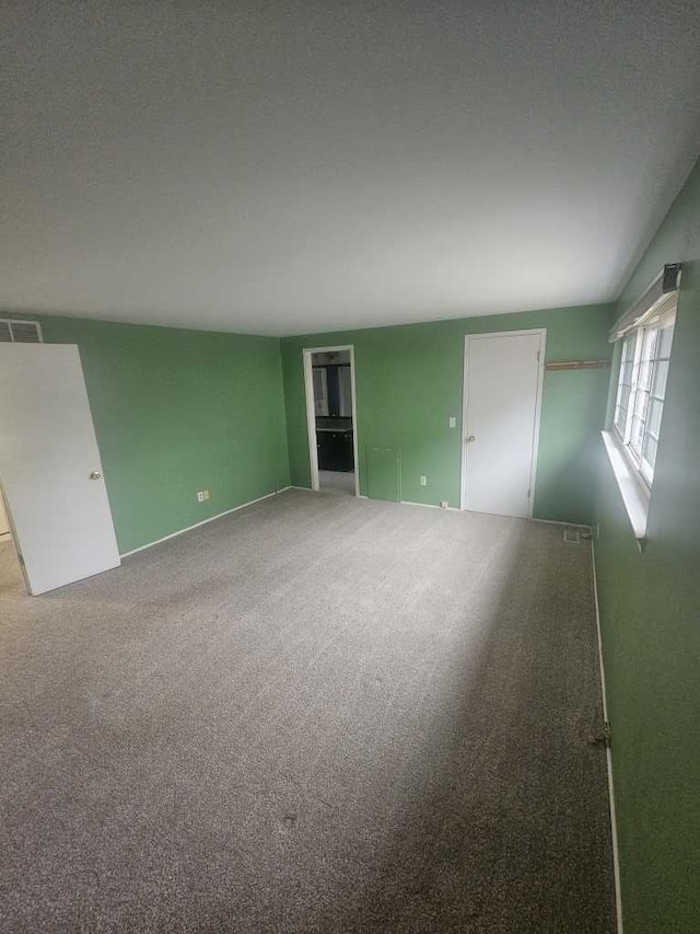 empty room featuring carpet and a textured ceiling