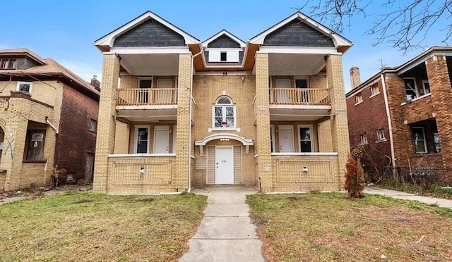 view of front of house featuring a front yard and brick siding