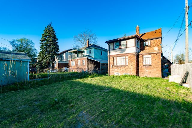 rear view of house featuring a lawn