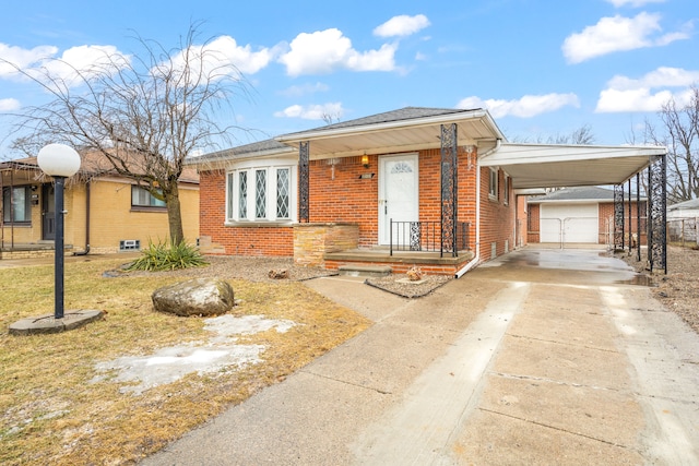 view of front of property featuring a carport