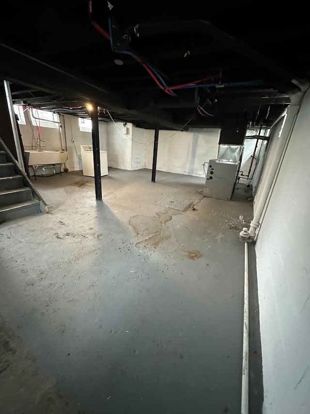 basement featuring washer / clothes dryer