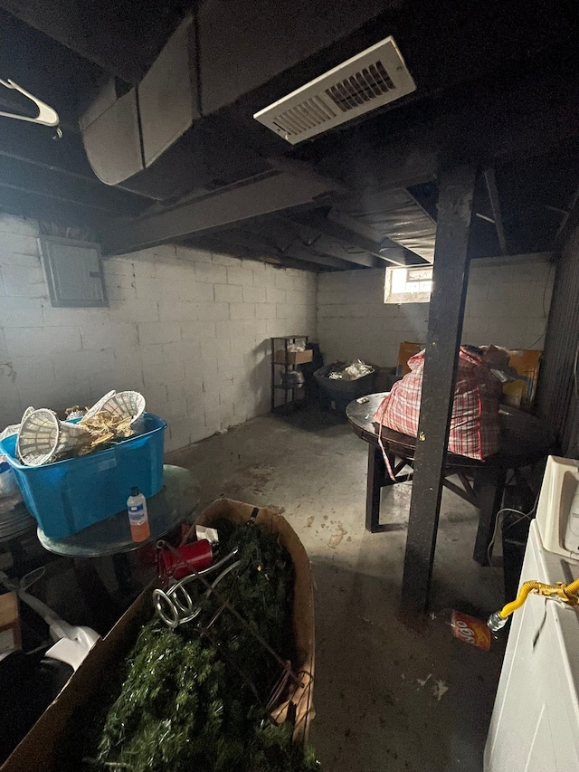 19307 Mansfield St, Detroit, MI 48235 - basement featuring visible vents