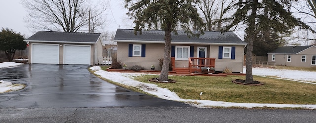 view of front of property featuring a front yard