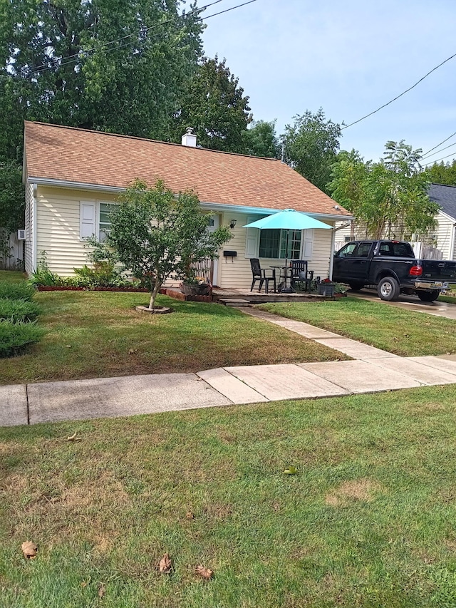 view of front of property with a front yard