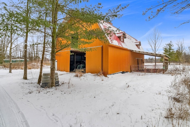 exterior space with an outbuilding