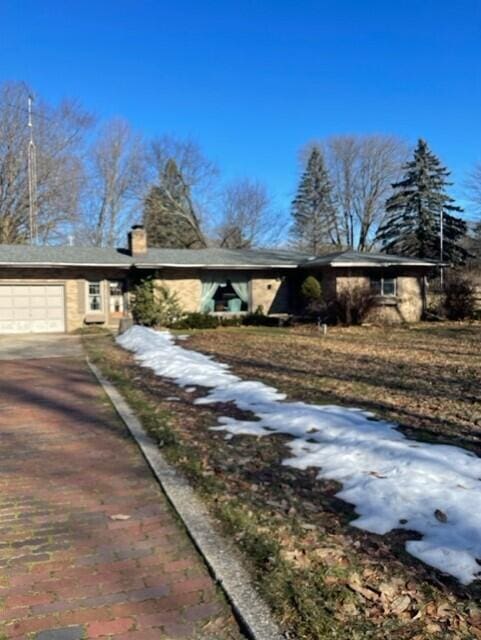 view of front facade with a garage