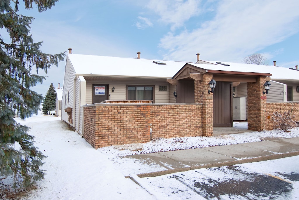 view of front of home