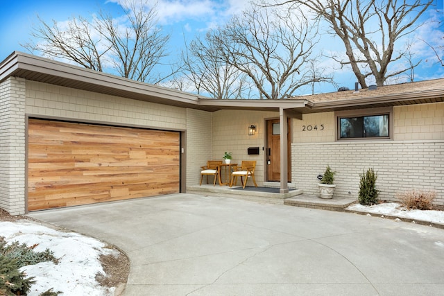 view of front of home featuring a garage