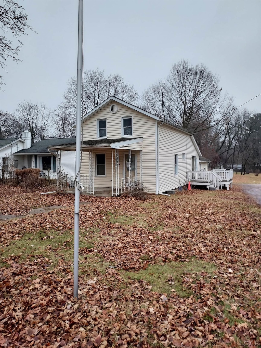 view of front facade with a deck and covered porch