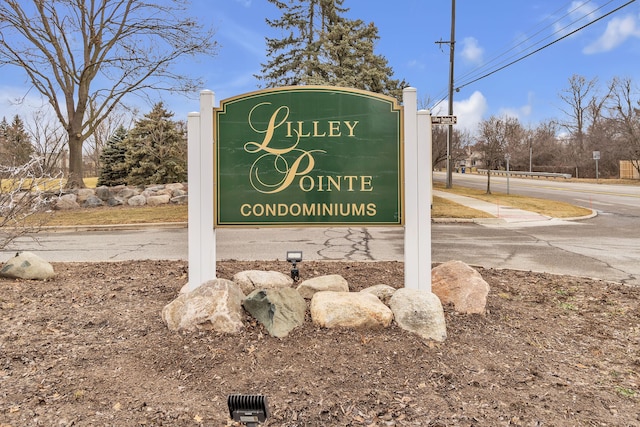 view of community / neighborhood sign