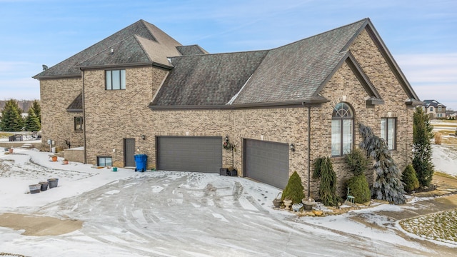 view of front facade featuring a garage