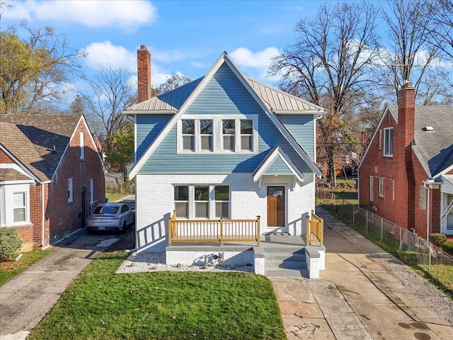 view of front of home with a front lawn