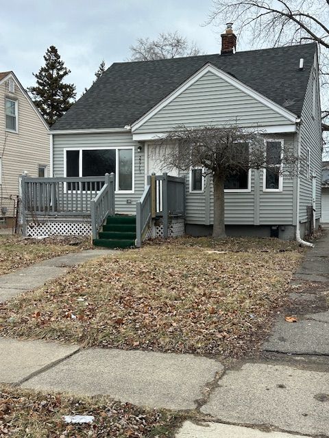 view of front of home featuring a deck