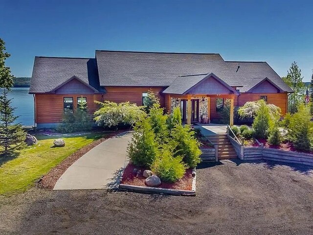 view of front of home