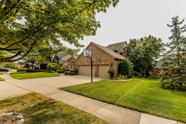 view of front facade with a front lawn