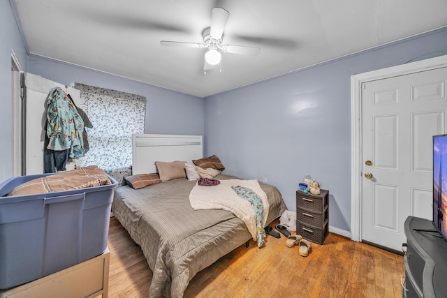 bedroom featuring dark wood-type flooring and ceiling fan