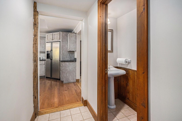 corridor featuring sink and light tile patterned floors