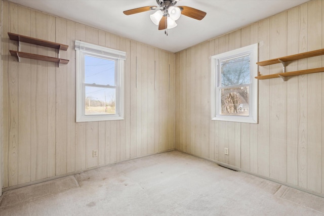 unfurnished room with light carpet and ceiling fan