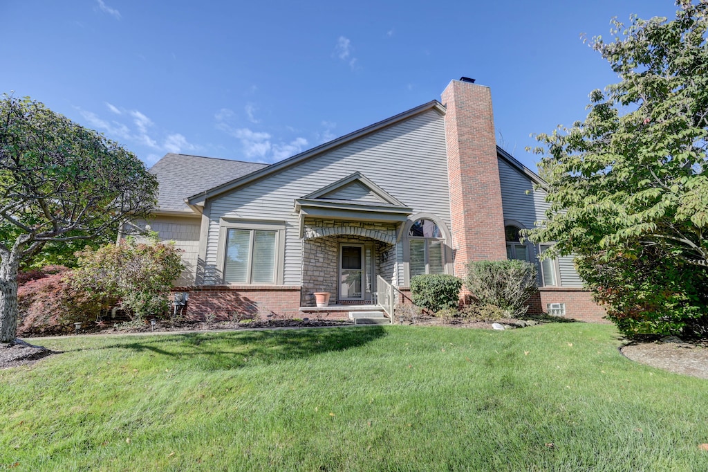 view of front of house with a front yard