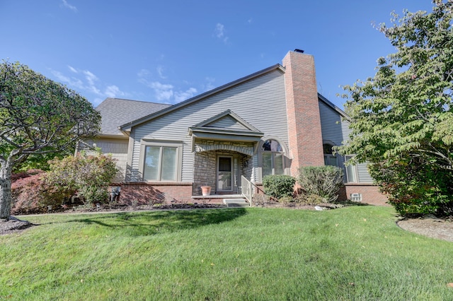 view of front of property with a front lawn