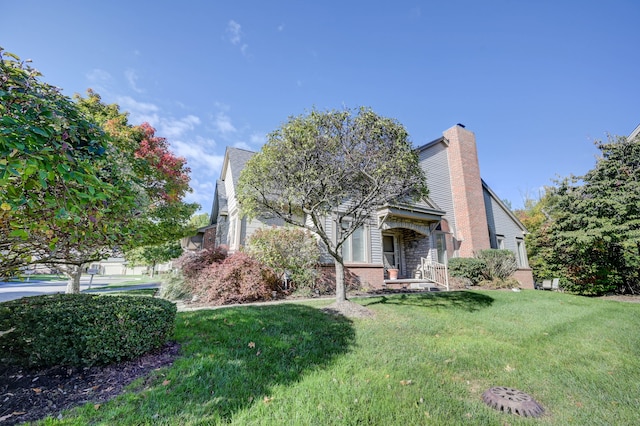 view of front facade featuring a front yard