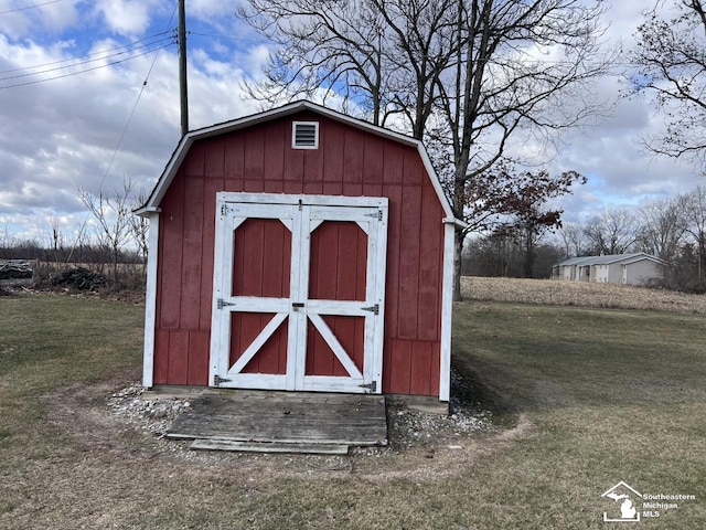 view of outdoor structure featuring a lawn