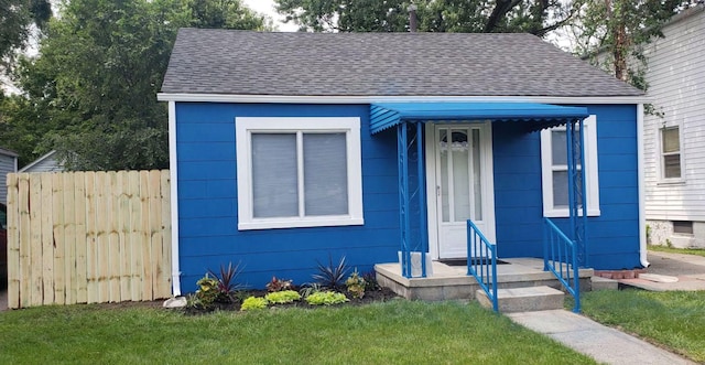 bungalow-style house with a front lawn