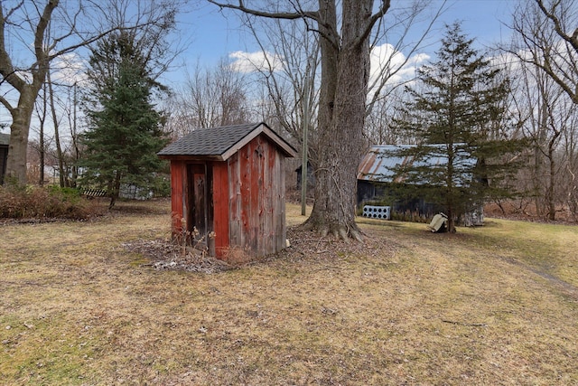 view of outdoor structure featuring a lawn