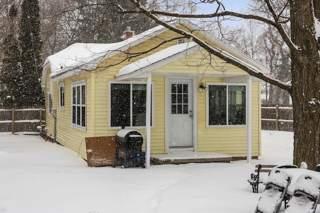 Listing photo 3 for 528 Bates St, Traverse City MI 49686