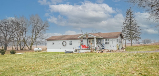 view of front of home featuring a front lawn