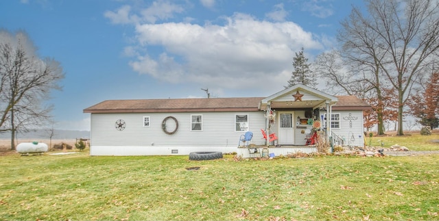 view of front facade with a front lawn