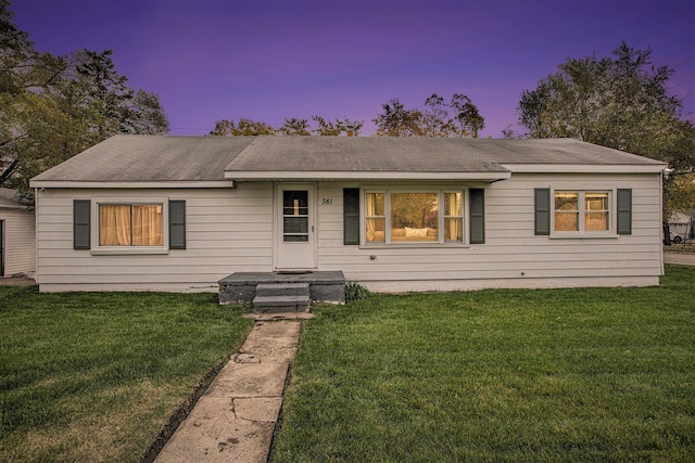 single story home featuring a lawn