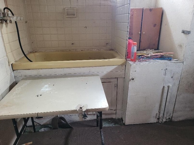 40315 52nd Ave, Paw Paw, MI 49079 - full bath featuring a bathtub