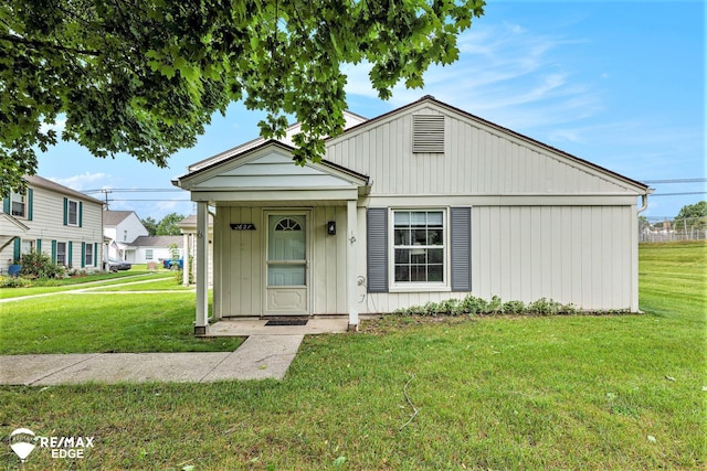 view of front of house with a front yard