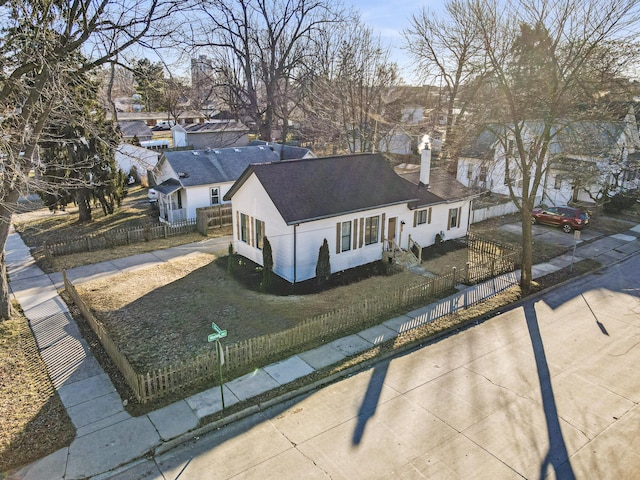 view of front facade with a front yard