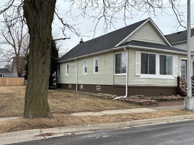 view of property exterior