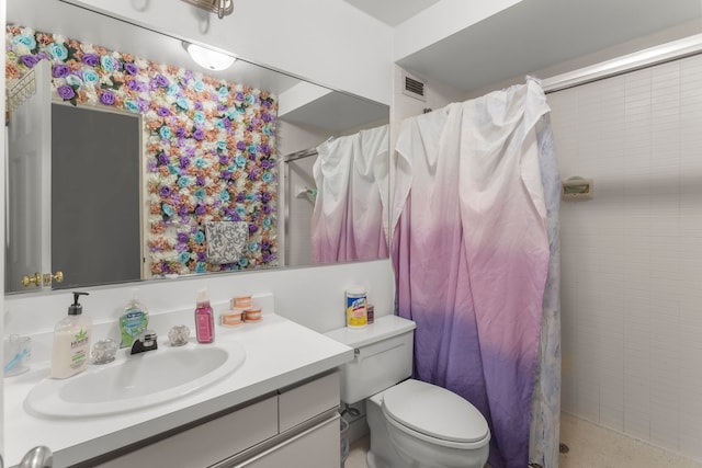 bathroom with vanity, curtained shower, and toilet