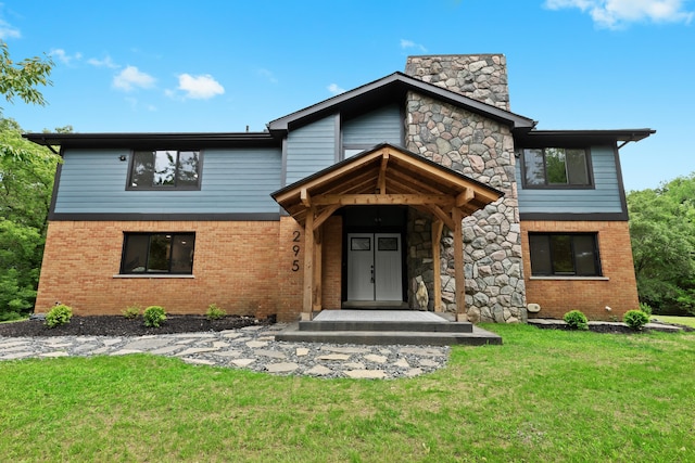 view of front facade with a front yard