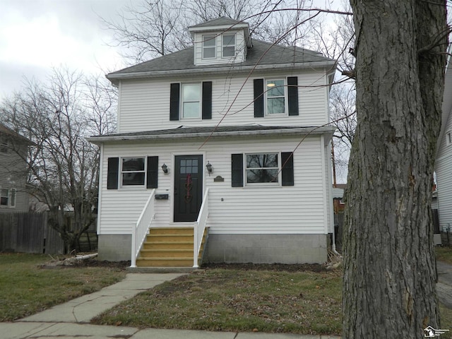 view of front facade featuring a front lawn