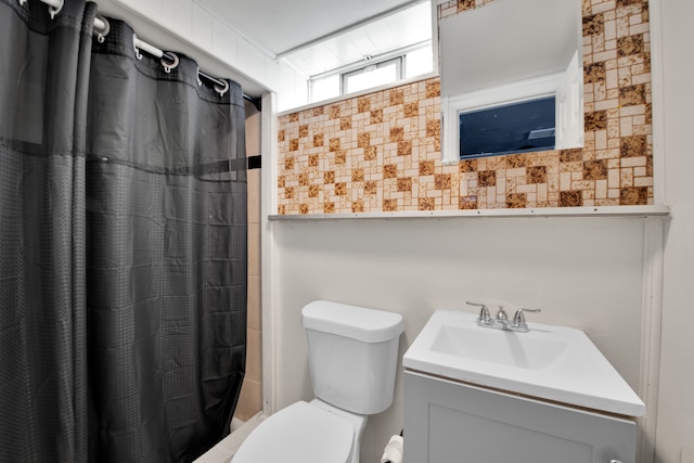 full bathroom featuring vanity, toilet, and shower / bath combo